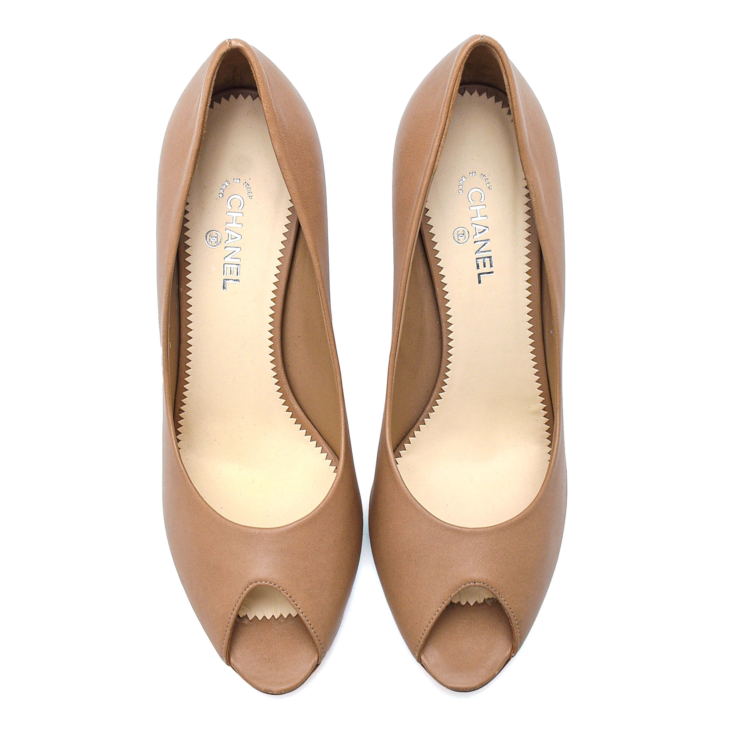 Chanel - Beige Leather Pumps / 40